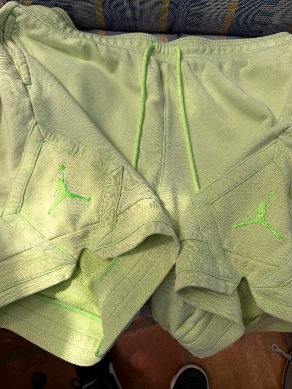 AIR JORDON MEN'S WING WASH FLEEECE SHORTS - XL NEON GHOST BREEN